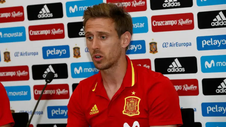 Nacho Monreal en rueda de prensa. Sefutbol