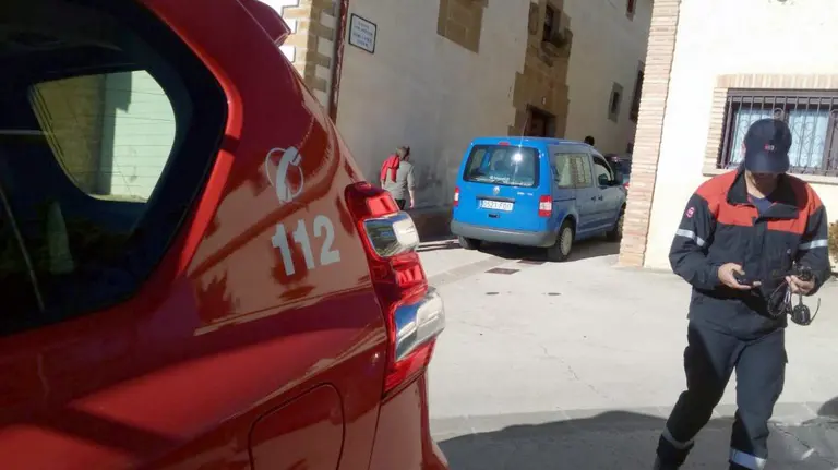 Bomberos de Navarra durante un rescate de personas desaparecidas en el monte..