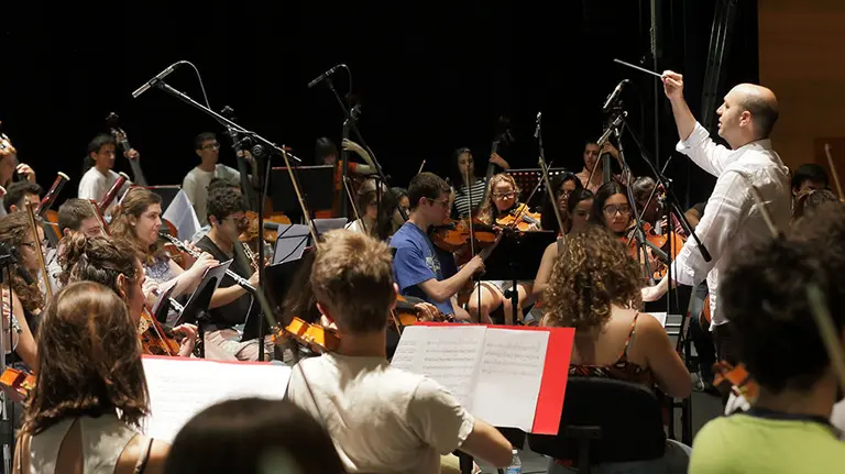 Borja Quintas durante un ensayo reciente en el teatro del Museo Universidad de Navarra