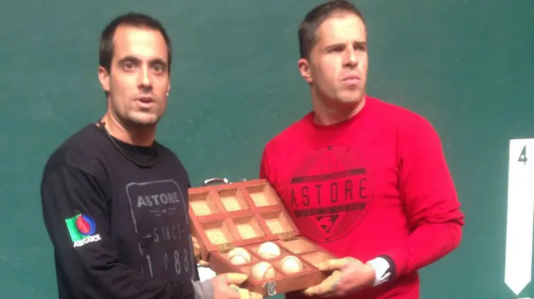 Bengoetxea y Olaizola con el cestaño. Asegarce.