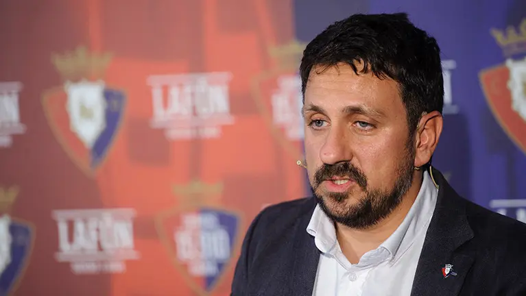 El socio de Osasuna Juan Ramón Lafón presenta su candidatura a la presidencia de Osasuna. MIGUEL OSÉS_2