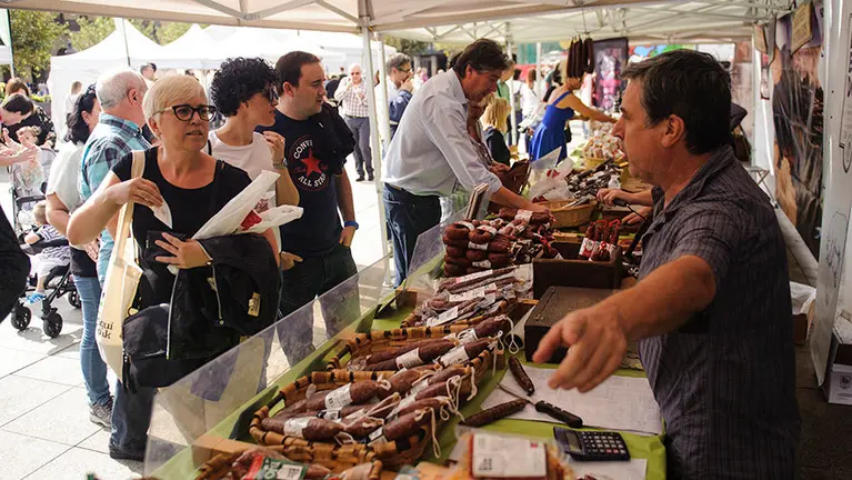 Mercado ecológico en la Plaza del Castillo. MIGUEL OSÉS_4