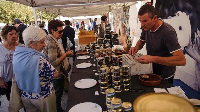 Mercado ecológico en la Plaza del Castillo. MIGUEL OSÉS_14