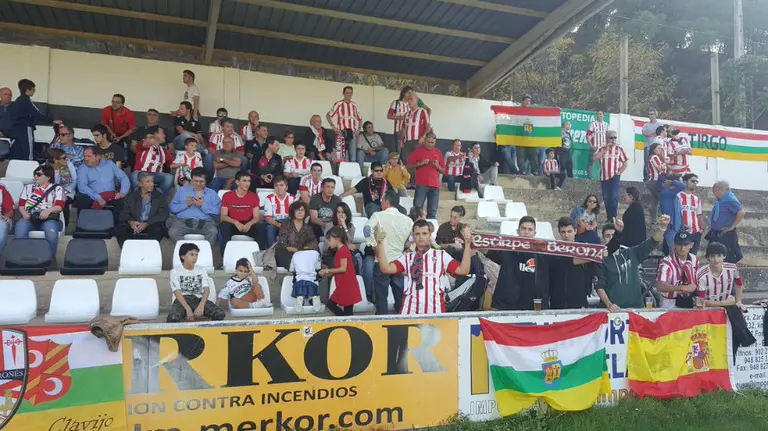 Seguidores riojanos en el Ciudad de Tudela. Twitter UD Logroñés.