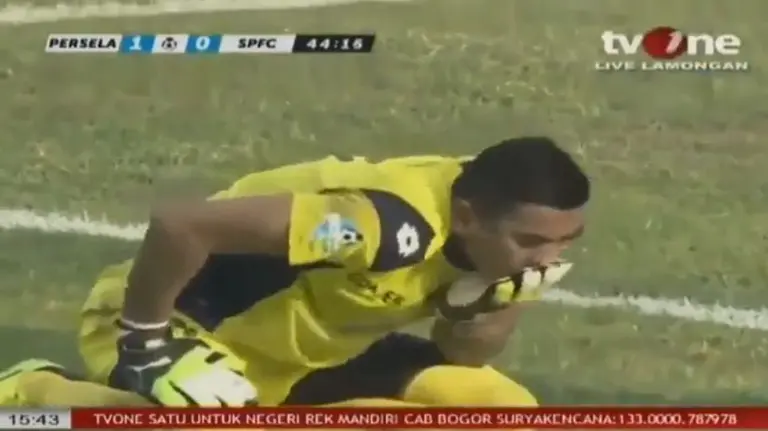 Un portero fallece tras un fuerte encontronazo con un jugador en un partido de la liga de Indonesia