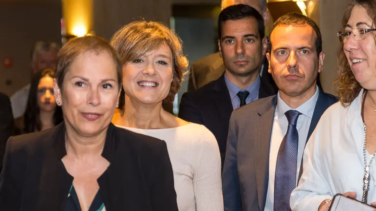 La ministra de Agricultura y Pesa, Alimentación y Medio Ambiente, Isabel García Tejerina participa en el foro de Navarra Televisión, con la presencia de la presidenta Uxue Barkos. IÑIGO ALZUGARAY (9)