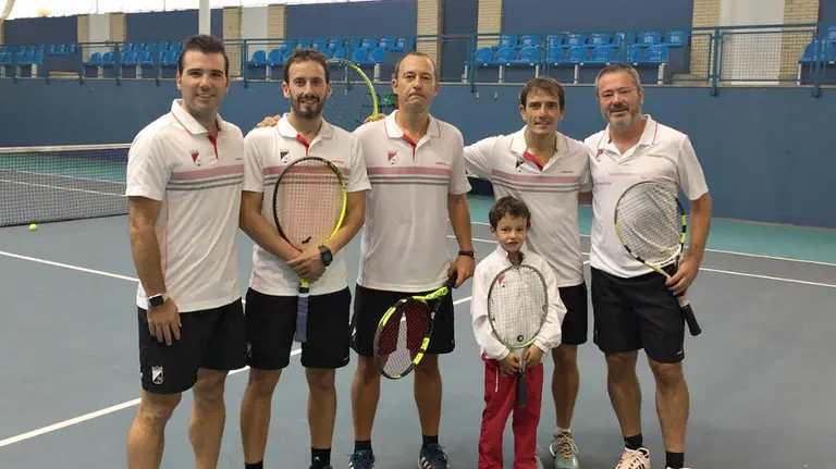 Club de Tenis Pamplona de veteranos. cedida.