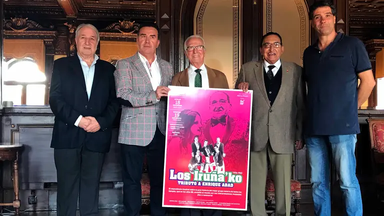 Jesús Garatea, Alfonso Rincón, Kike Los Arcos, Enrique Abad y Jokin Zabalza en la presentación del nuevo espectáculo sobre Los Iruña'ko..