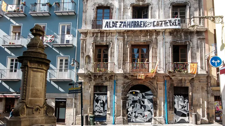 Palacio Marqués de Rozalejo en la plaza Navarrería de Pamplona (06). NAVARRA.com