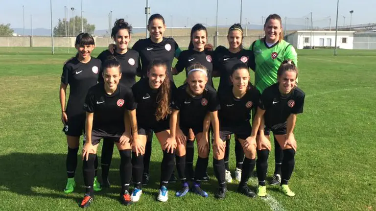 Equipo del Mulier ante el Aurrerá en Vitoria. Cedida.