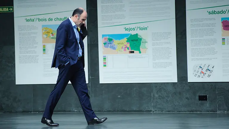 El vicepresidente del Gobierno Manu Ayerdi durante el pleno parlamentario de este jueves. MIGUEL OSÉS (1)