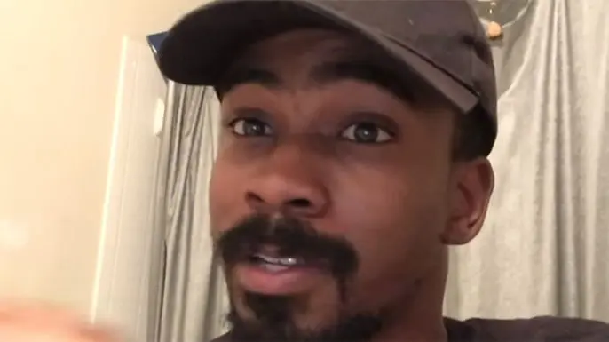 Imagen del youtuber estadounidense Tyler  Preston durante el vídeo en el que desmonta la campaña 'Help Catalonia'.