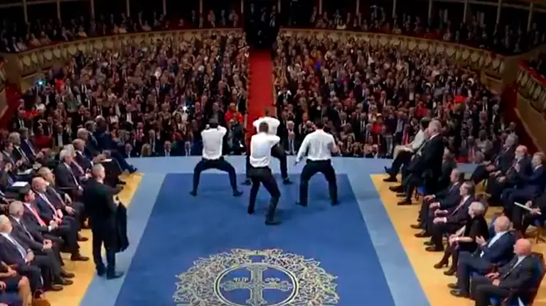 Los All Blacks realizan su famosa danza Haka tras recibir el Princesa de Asturias 2017