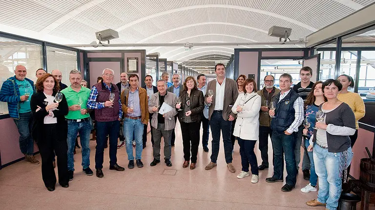 La consejera Elizalde en EVENA, junto con los y las participantes en la jornada