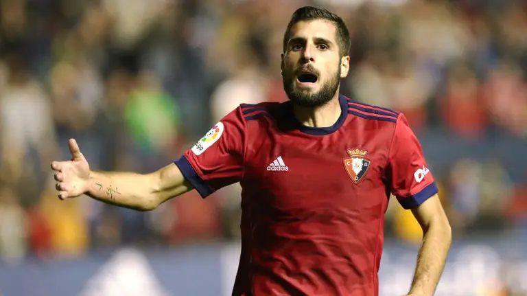 Fran Mérida celebra su gol para empatar el partido entre Osasuna y Barça B en El Sadar LFP 3