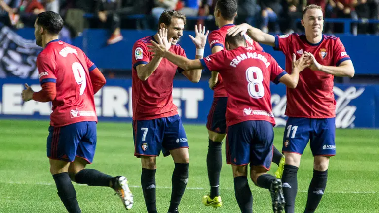 Partido entre Osasuna y Barcelona B disputado en El Sadar -Partido entre Osasuna y Barcelona B disputado en El Sadar (27). IÑIGO ALZUGARAY