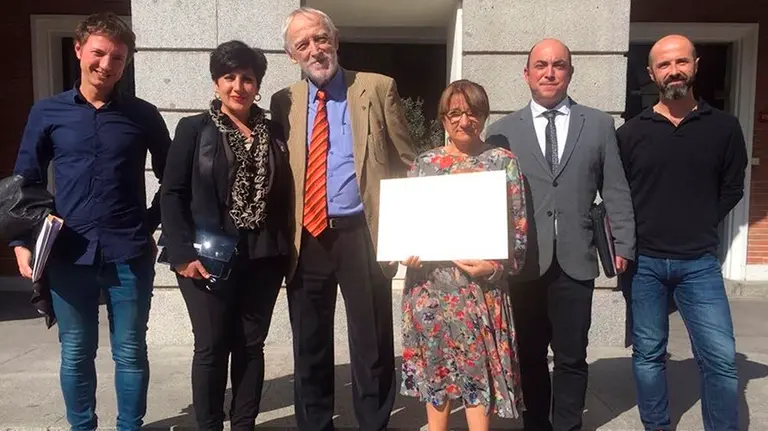 Aitor Lakasta, Maria Solana, Jordi Folgado (Fudanción Vicente Ferrer), Esther Leza (premiada), Ruben Sanchez (alcalde de Ujue), Jon Ijurko Urruzola (profesor de idiomas de Ujué)