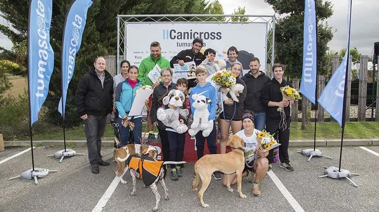 II Canicross Solidario contra el cáncer infantil celebrado en Gorráiz 2