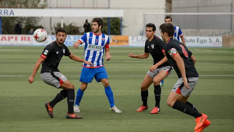 Partido entre el Izarra y el Athletic B en Merkatondoa. PABLO LASAOSA 01 (10)