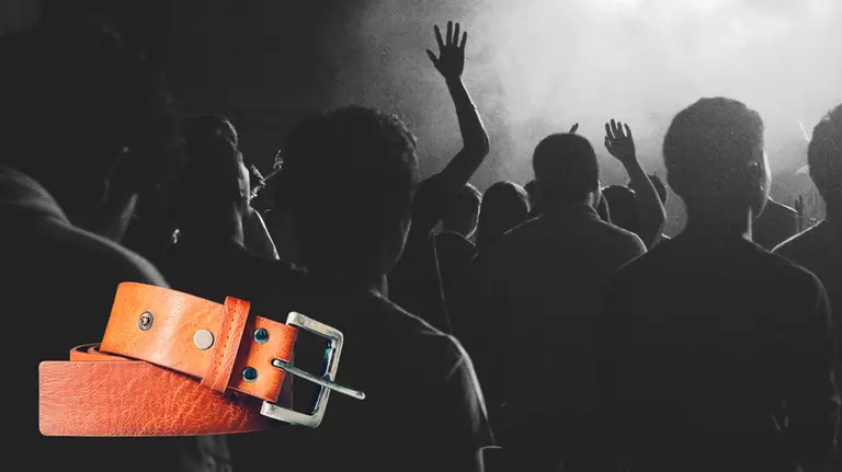 Varios jóvenes disfrutan en el interior de una discoteca. ARCHIVO