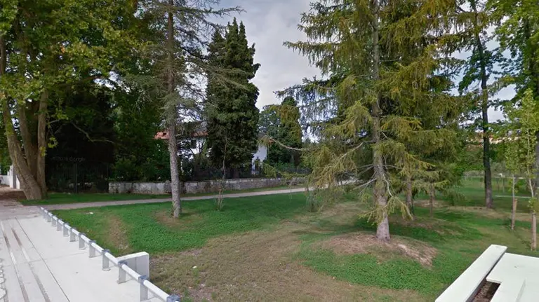 Vuelta de Aranzadi, lugar en el que se han instalado algunos okupas en el interior de un edificio municipal. ARCHIVO