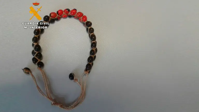 Una de las pulseras incautadas por la Guardia Civil en Tafalla. GUARDIA CIVIL
