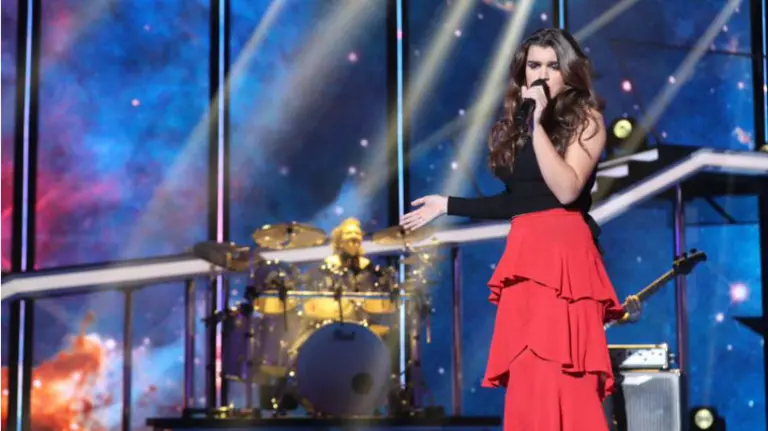 La cantante pamplonesa Amaia Romero durante su actuación en la gala 0 de Operación Triunfo RTVE 2