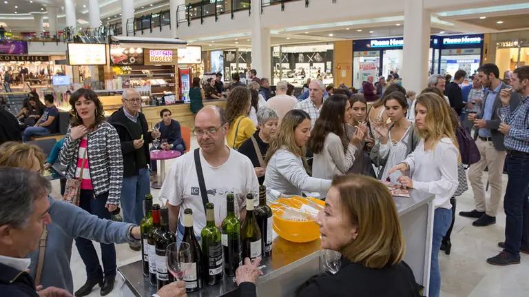 Los asistentes a Denomina, celebrado en la plaza principal de La Morea. CEDIDA