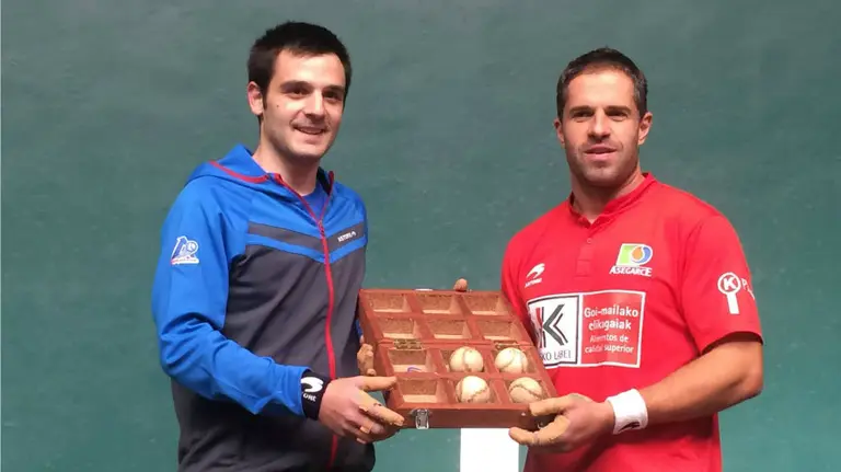 Elezkano y Olaizola en el frontón Labrit.