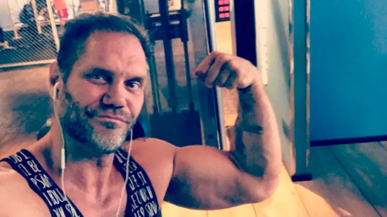 El actor porno Nacho Vidal posa para una foto en redes sociales