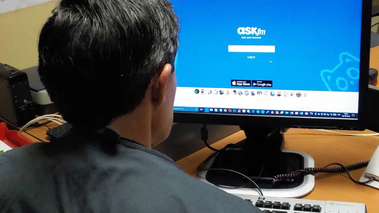 Imagen de un agente de la Policía Foral del Grupo de Delitos Informáticos. CEDIDA