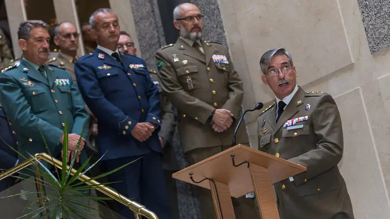 Acto de toma de posesión del nuevo delegado de Defensa en Navarra, Manuel González Calvete (09). IÑIGO ALZUGARAY
