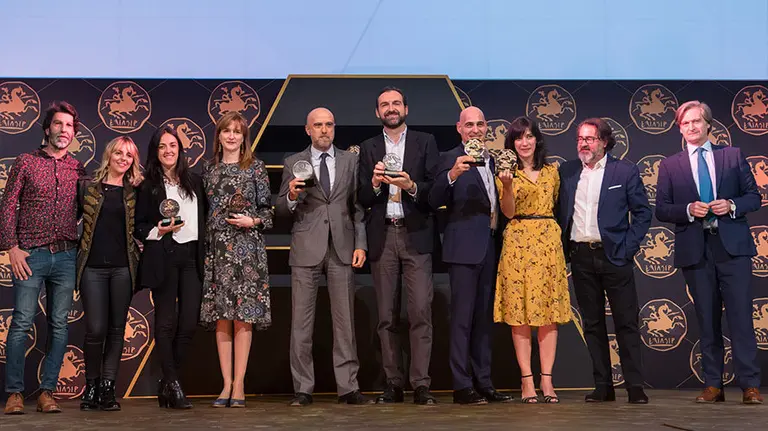 Javier Aguado, el director de Publicidad de El Corte Inglés recoge el premio a Mejor Campaña de Producto y Servicio