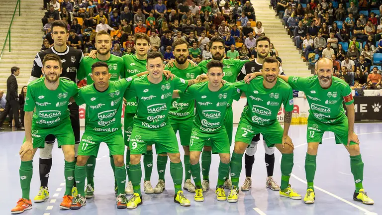 Partido entre Osasuna Magna y Aspil Vidal disputado en el pabellón Anaitasuna (01). IÑIGO ALZUGARAY