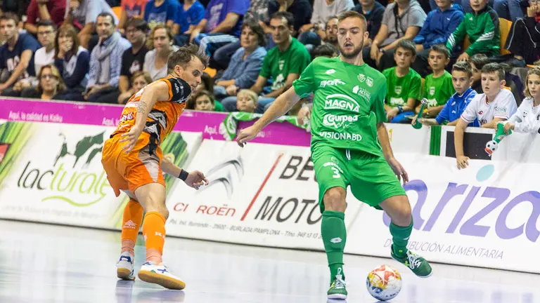 Partido entre Osasuna Magna y Aspil Vidal disputado en el pabellón Anaitasuna (51). IÑIGO ALZUGARAY