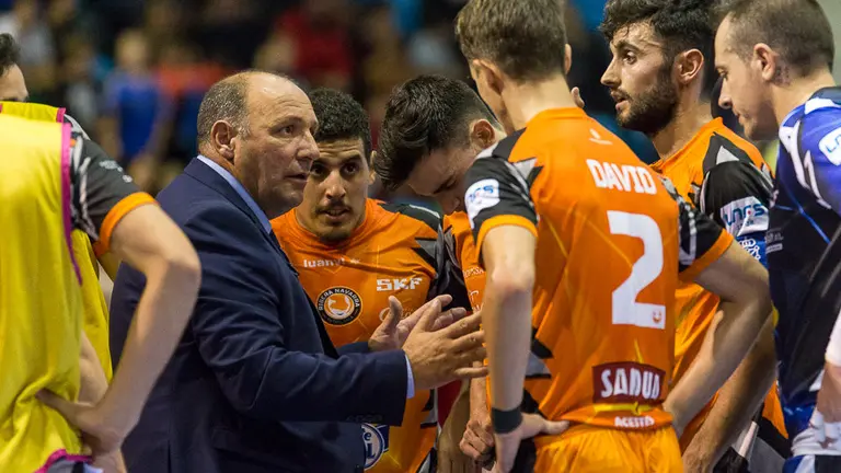 Partido entre Osasuna Magna y Aspil Vidal disputado en el pabellón Anaitasuna (105). IÑIGO ALZUGARAY