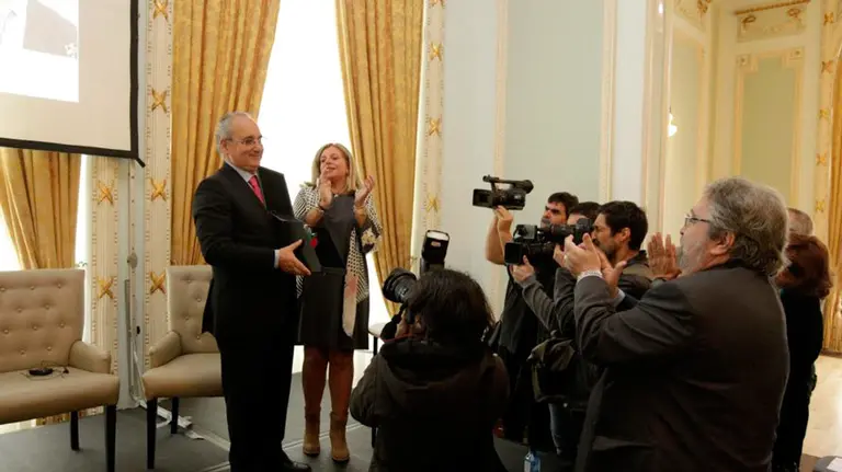 Entrega del galardón a Joaquín Echeverría, padre de Ignacio. CEDIDA
