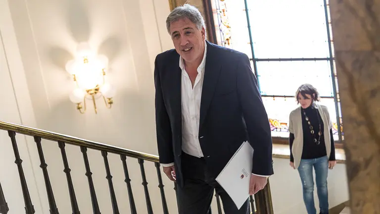 El alcalde de Pamplona, Joseba Asiron, presenta el nuevo organigrama municipal tras la remodelación del equipo de gobierno del Ayuntamiento (002). IÑIGO ALZUGARAY