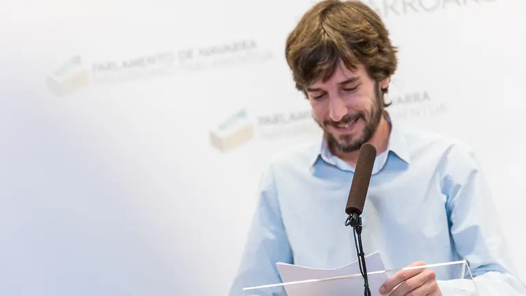 Mesa y Junta de Portavoces del Parlamento de Navarra. Mikel Buil (Podemos) (001). IÑIGO ALZUGARAY