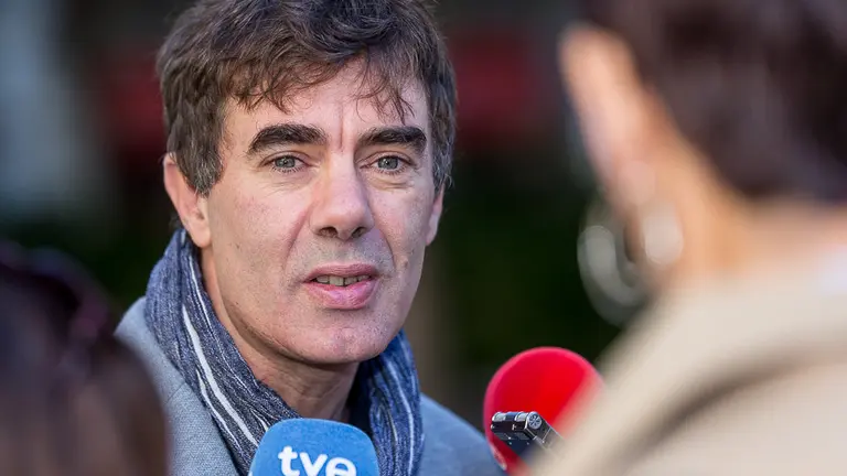 El secretario general de Podemos en Navarra, Eduardo Santos, analiza la situación de Cataluña (017). IÑIGO ALZUGARAY