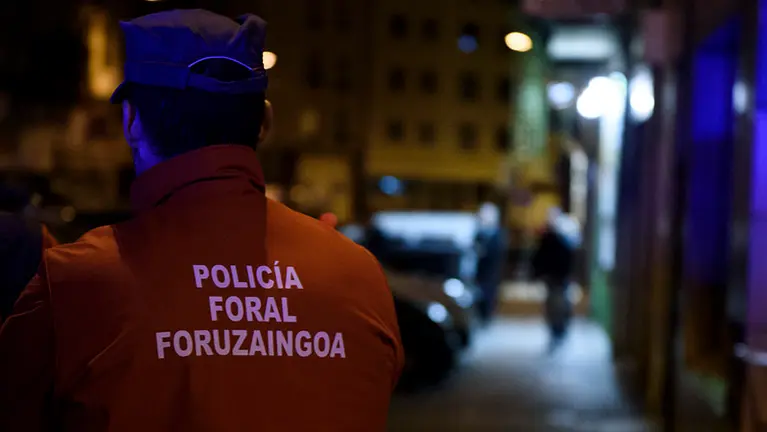 Un hombre es apuñalado en el Bar Nogalera de Burlada. MIGUEL OSÉS_3