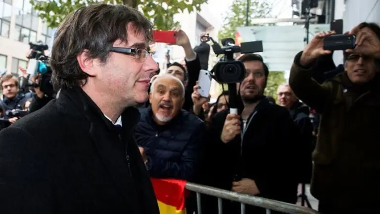El expresidente de la Generalitat de Cataluña, Carles Puigdemont, acude al club de prensa de Bruselas para dar una rueda de prensa EFE