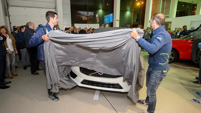 Presentación del nuevo Volvo XC60 en el concesionario Navarsuecia con presencia de corredores del Movistar Team de ciclismo. PABLO LASAOSA 12