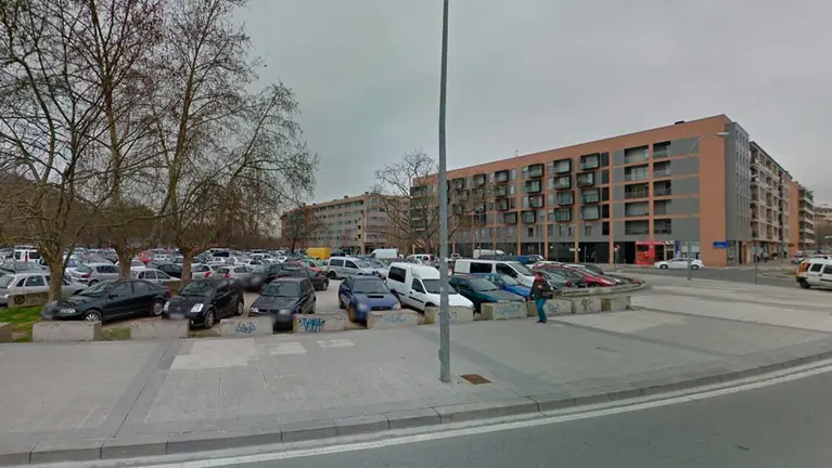 Una imagen de un aparcamiento público en la Rochapea. ARCHIVO