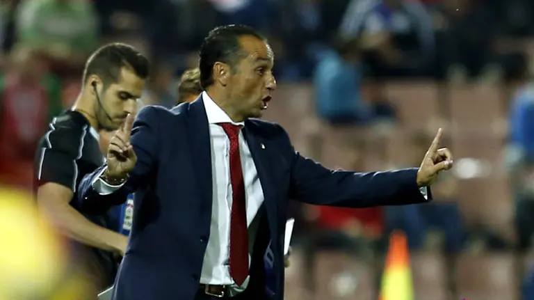 José Luis Oltra en el banquillo del Granada. la Liga.