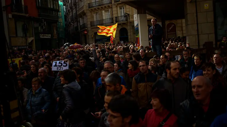 Concentración contra la aplicación del 155 convocada por los sindicatos, colectivos y partidos. PABLO LASAOSA