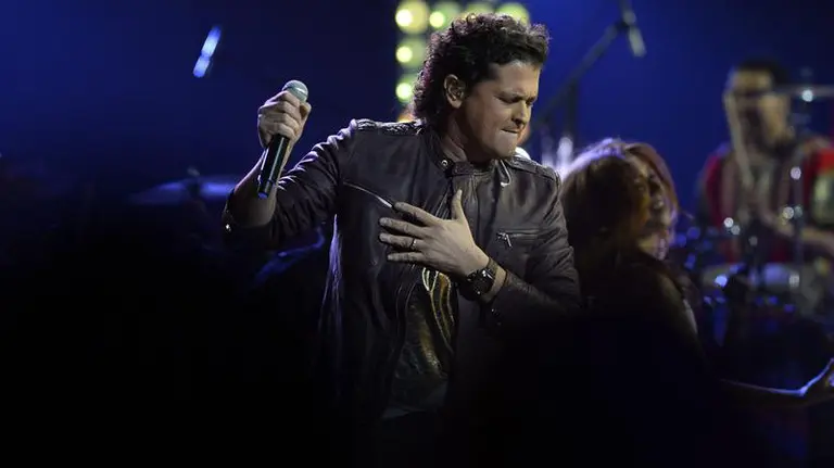 El cantante colombiano Carlos Vives durante un concierto