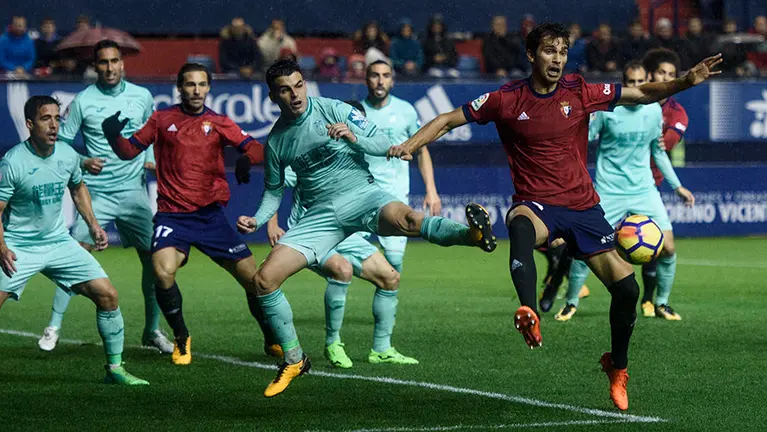 Partido Osasuna-Granada en El Sadar. MIGUEL OSÉS (24)
