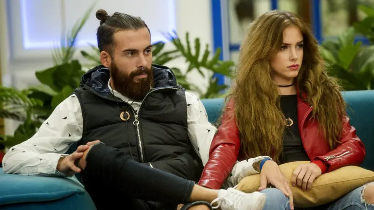 Jose María, el concursante de Gran Hermano investigado por un presunto abuso sexual, y su pareja dentro del concurso, Carlota Foto GRAN HERMANO