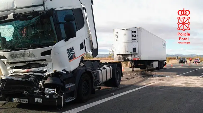 Estado en el que ha quedado uno de los vehículos accidentados en Corella. POLICÍA FORAL